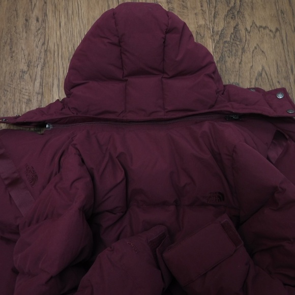 The North Face 550 Burgundy Color Hoodie Down Puffer Jacket - Picture 8 of 10